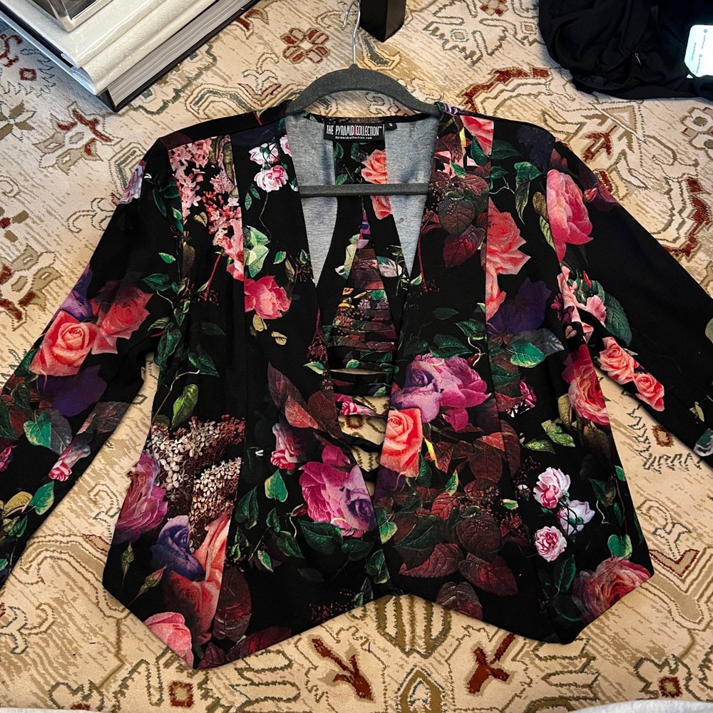 The Pyramid Collection Floral Accent Blazer